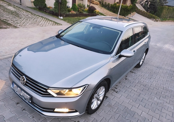 Volkswagen Passat cena 47400 przebieg: 219035, rok produkcji 2017 z Ropczyce małe 742